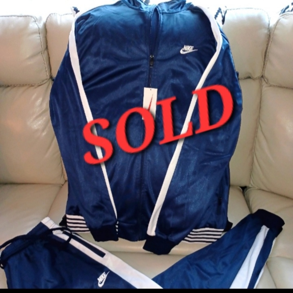 💙🤍💙 BEAUTIFUL DARK BLUE UNISEX 2 PIECE NIKE SUIT